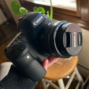 Canon 6D Mark ii + 50mm lens + Neewer flash